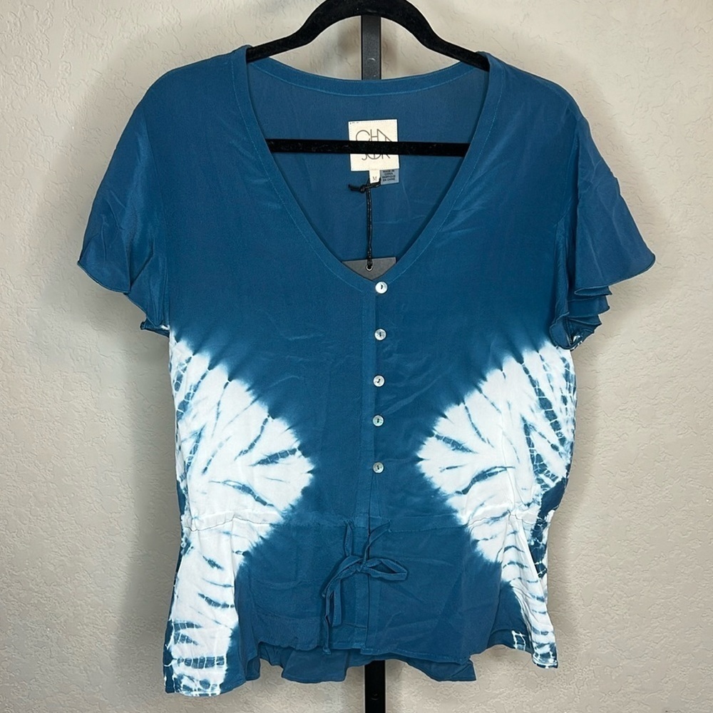 154 - Chaser NWT Blue & White Tie Dye Short Sleeve Button Down Top, Size Medium